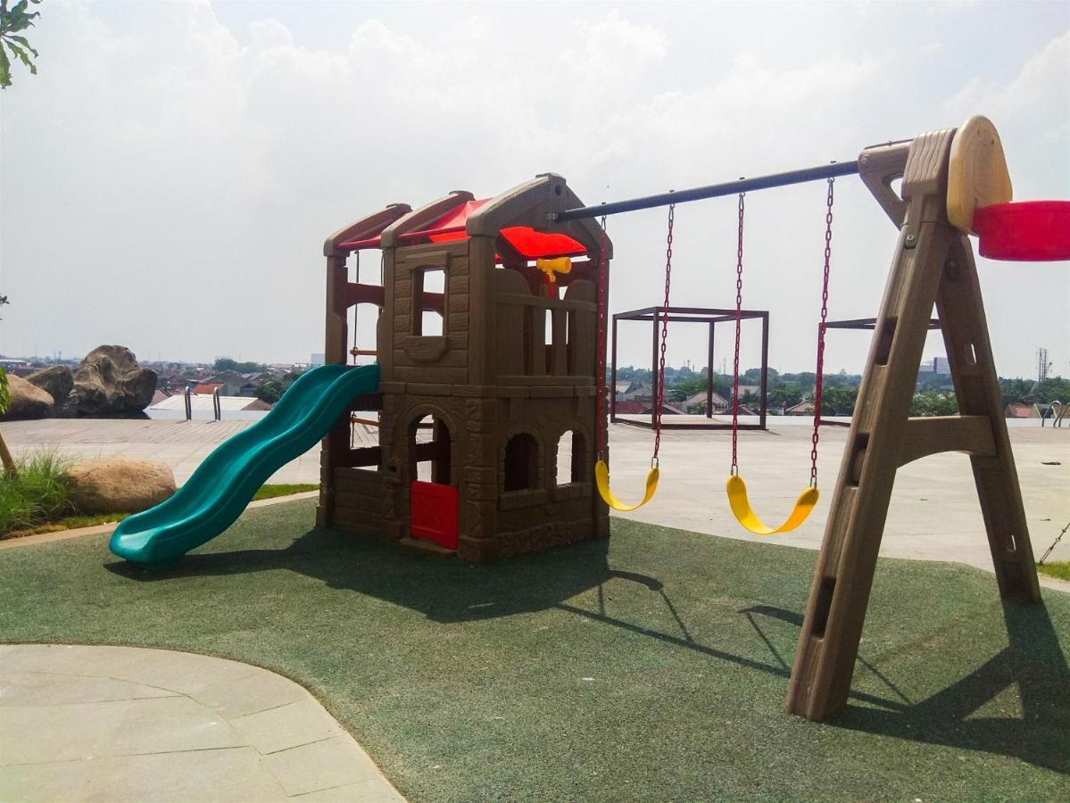 Apartemen Cozy At Grand Kamala Lagoon By Travelio *